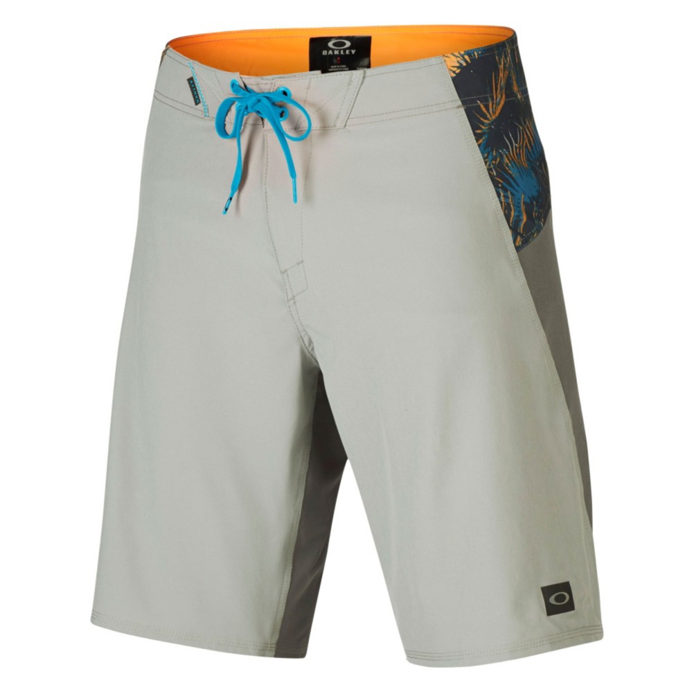 UPC 888896366550 product image for Oakley Landing Board Shorts | upcitemdb.com